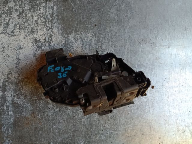 bontott FORD FOCUS II Jobb első Ajtózár