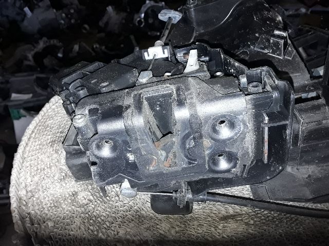 bontott FORD FOCUS II Jobb első Ajtózár