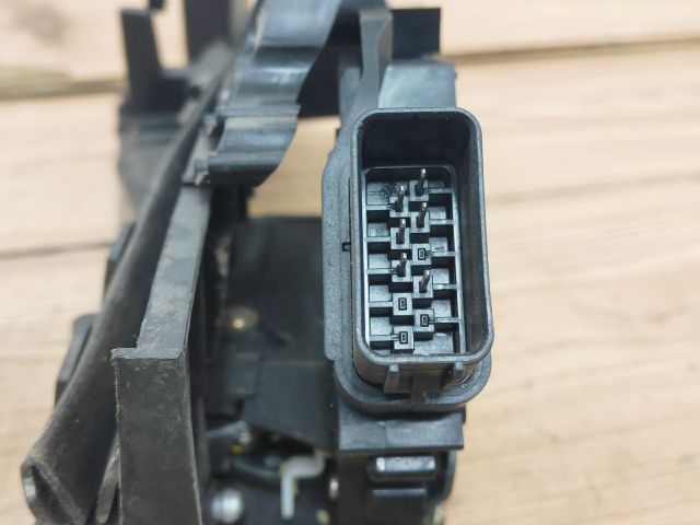 bontott FORD FOCUS II Jobb első Ajtózár