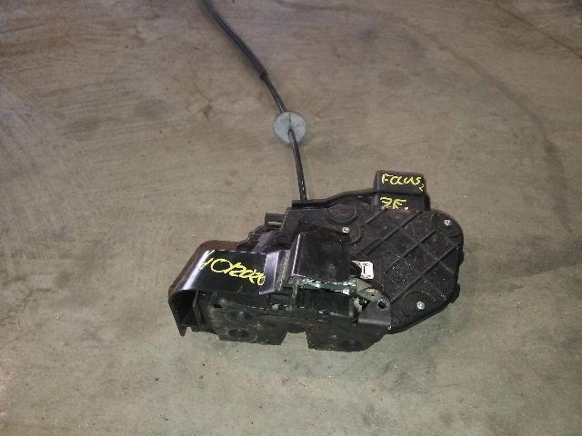 bontott FORD FOCUS II Jobb első Ajtózár