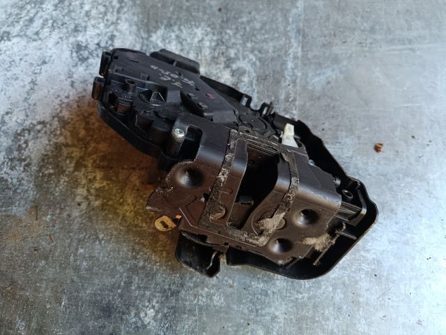 bontott FORD FOCUS II Jobb első Ajtózár