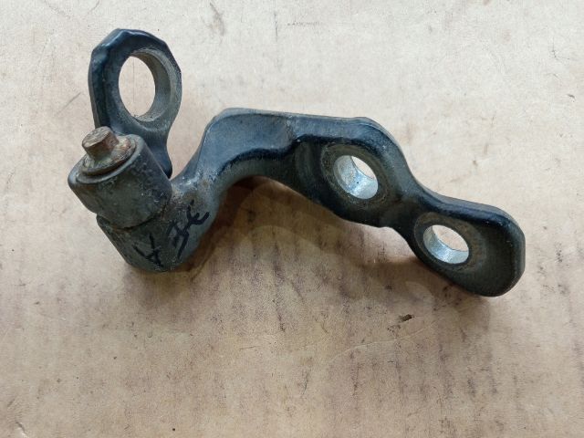 bontott FORD FOCUS II Jobb első Alsó Zsanér