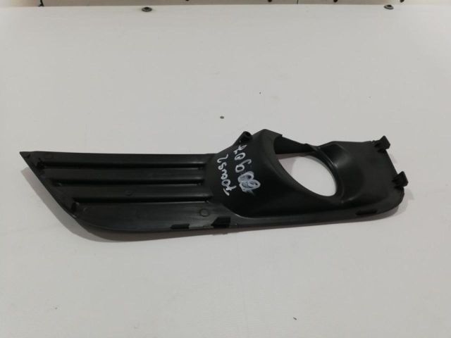 bontott FORD FOCUS II Jobb első Lökhárító Vakborítás