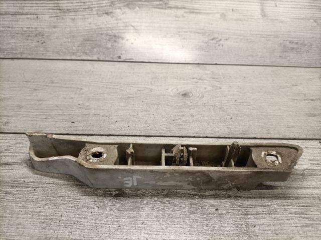 bontott FORD FOCUS II Jobb első Oldal Lökhárító Tartó (Műanyag)