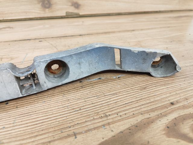 bontott FORD FOCUS II Jobb első Oldal Lökhárító Tartó (Műanyag)