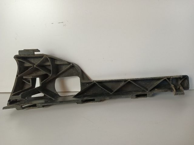 bontott FORD FOCUS II Jobb első Oldal Lökhárító Tartó (Műanyag)