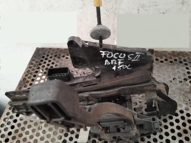 bontott FORD FOCUS II Jobb első Zsanér