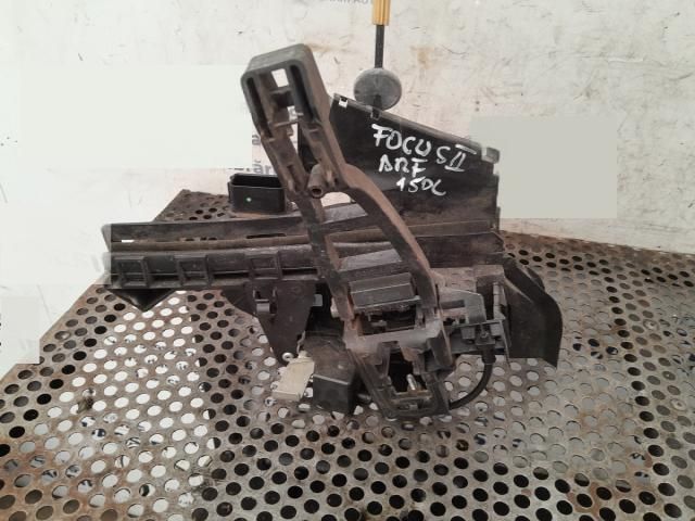 bontott FORD FOCUS II Jobb első Zsanér