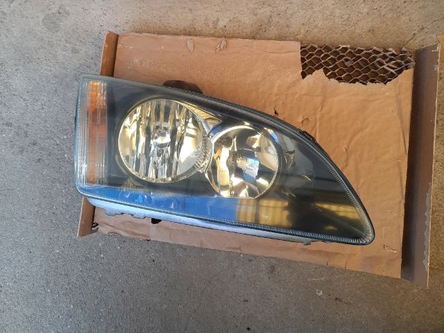 bontott FORD FOCUS II Jobb Fényszóró