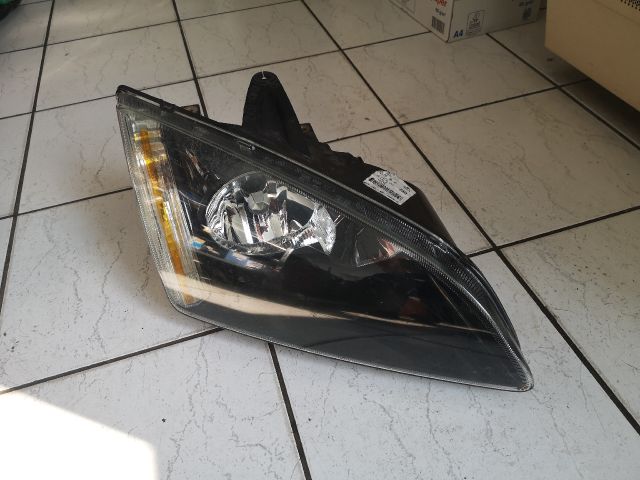 bontott FORD FOCUS II Jobb Fényszóró