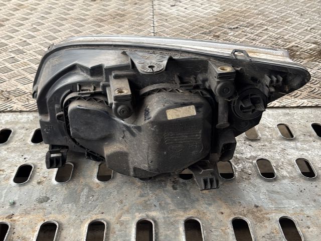 bontott FORD FOCUS II Jobb Fényszóró