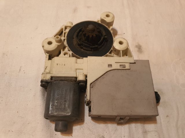 bontott FORD FOCUS II Jobb hátsó Ablakemelő Motor