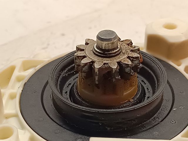 bontott FORD FOCUS II Jobb hátsó Ablakemelő Motor