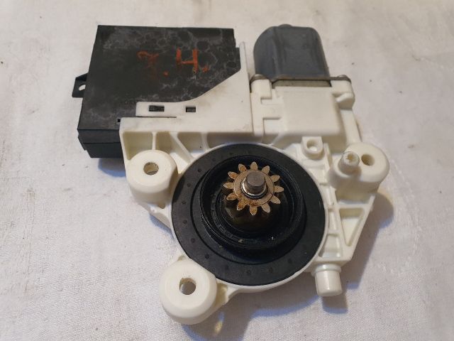 bontott FORD FOCUS II Jobb hátsó Ablakemelő Motor