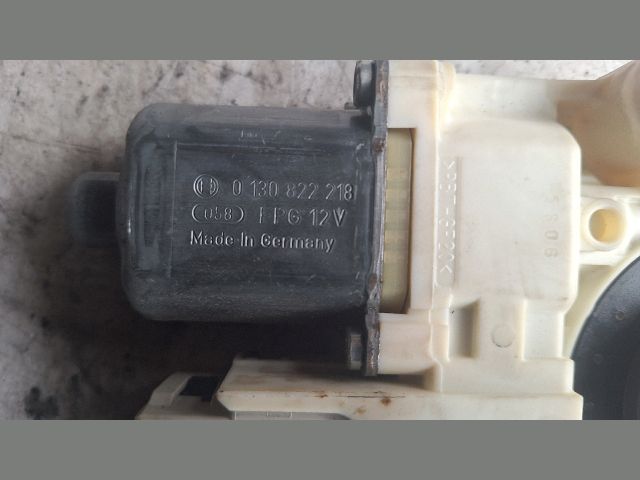 bontott FORD FOCUS II Jobb hátsó Ablakemelő Motor