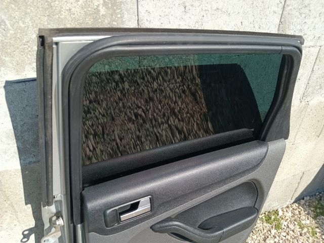 bontott FORD FOCUS II Jobb hátsó Ajtó (Részeivel)