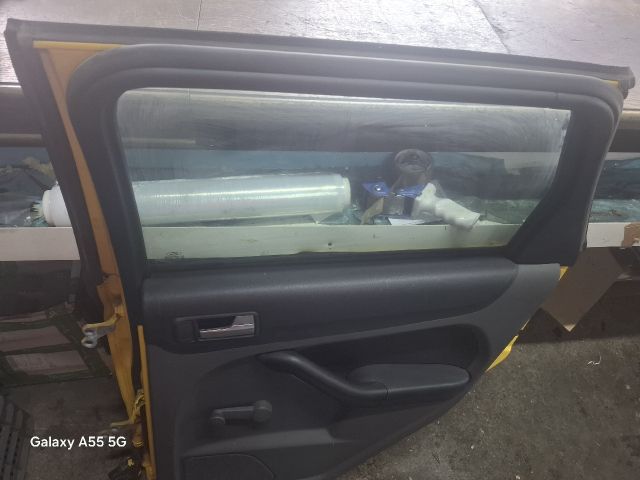 bontott FORD FOCUS II Jobb hátsó Ajtó (Részeivel)