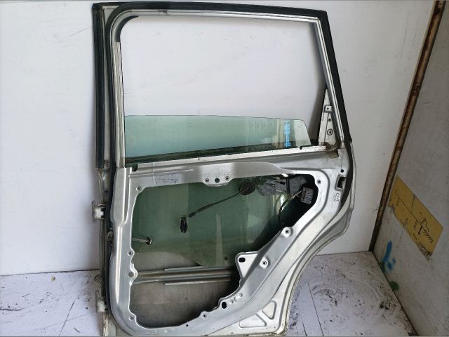 bontott FORD FOCUS II Jobb hátsó Ajtó (Részeivel)