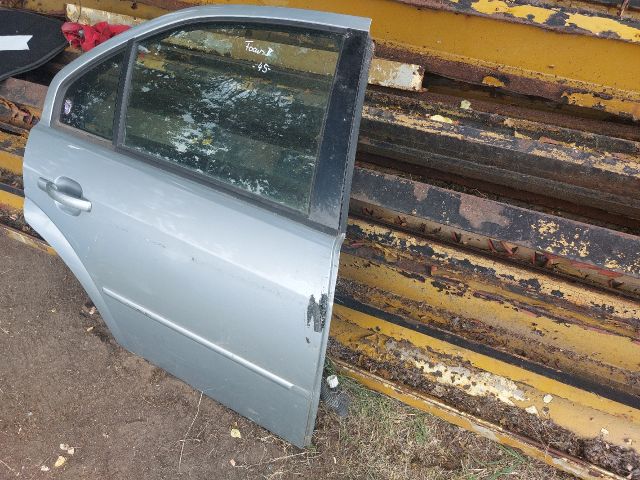 bontott FORD FOCUS II Jobb hátsó Ajtó (Részeivel)