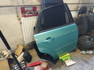 bontott FORD FOCUS II Jobb hátsó Ajtó (Részeivel)