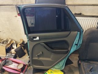 bontott FORD FOCUS II Jobb hátsó Ajtó (Részeivel)
