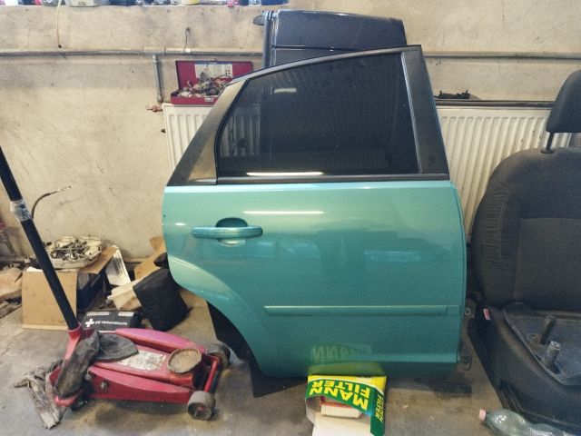 bontott FORD FOCUS II Jobb hátsó Ajtó (Részeivel)