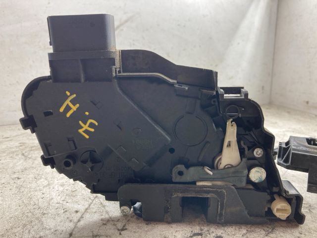 bontott FORD FOCUS II Jobb hátsó Ajtózár