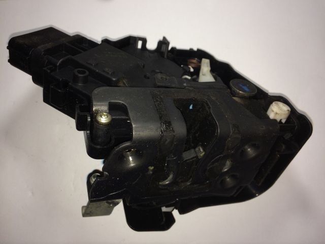 bontott FORD FOCUS II Jobb hátsó Ajtózár