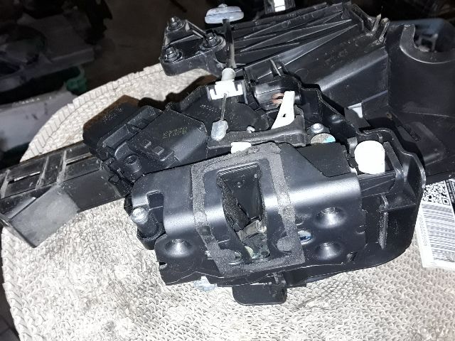 bontott FORD FOCUS II Jobb hátsó Ajtózár