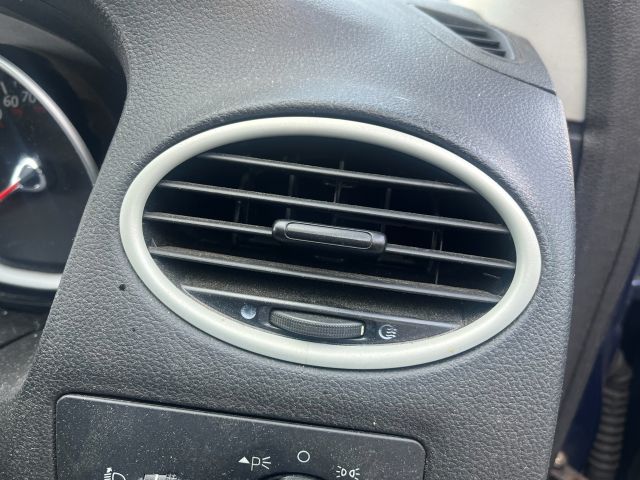 bontott FORD FOCUS II Jobb hátsó Dobbetét (Kerékjárati, Műanyag)