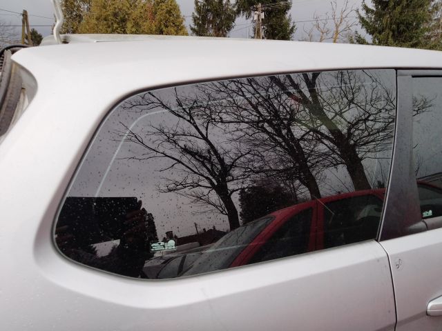 bontott FORD FOCUS II Jobb hátsó Fixüveg (Ajtóban)