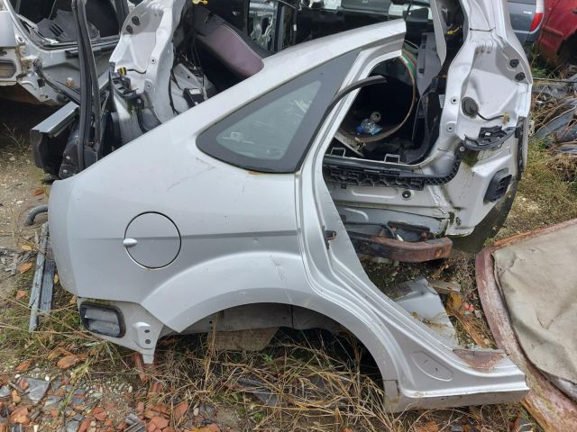 bontott FORD FOCUS II Jobb hátsó Negyed Karosszéria Csomag
