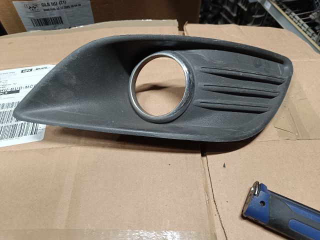 bontott FORD FOCUS II Jobb Ködfényszóró Lámpakeret