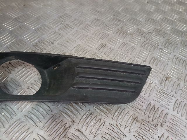 bontott FORD FOCUS II Jobb Ködlámpa Rács