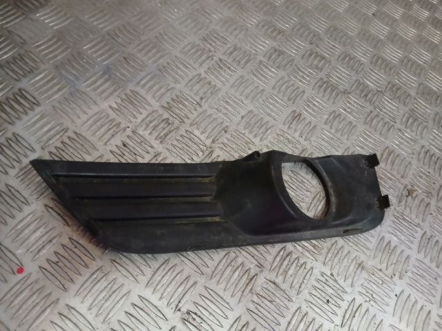 bontott FORD FOCUS II Jobb Ködlámpa Rács