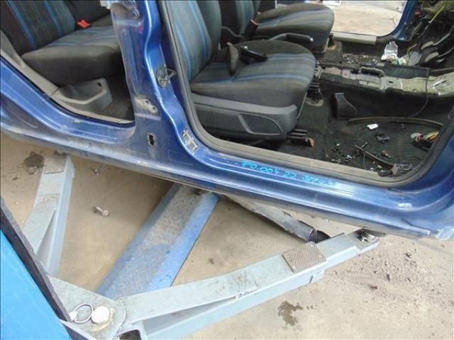 bontott FORD FOCUS II Jobb Küszöb