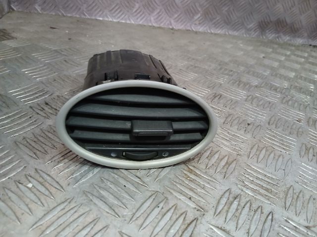 bontott FORD FOCUS II Jobb Szellőző