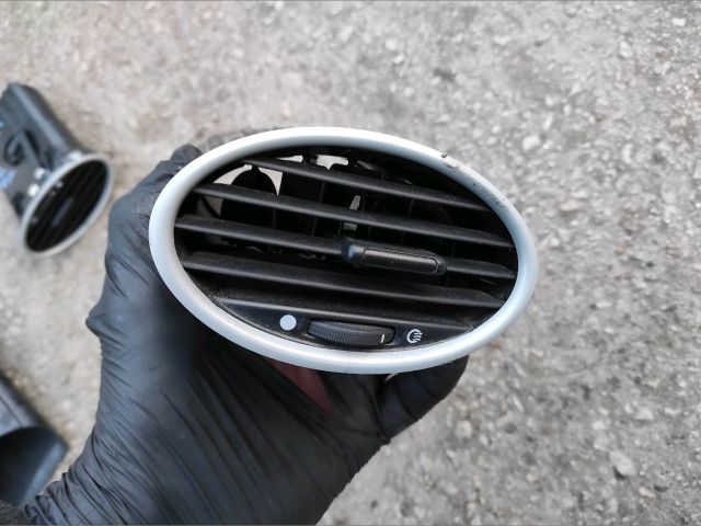 bontott FORD FOCUS II Jobb Szellőző