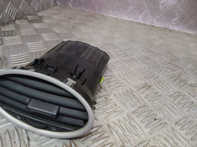 bontott FORD FOCUS II Jobb Szellőző