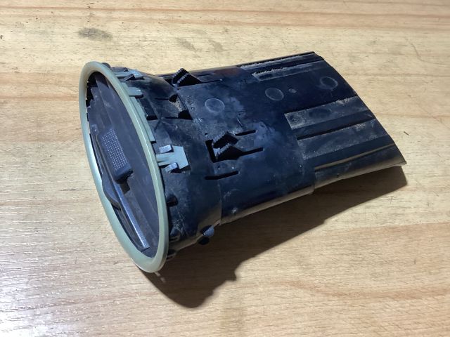 bontott FORD FOCUS II Jobb Szellőző