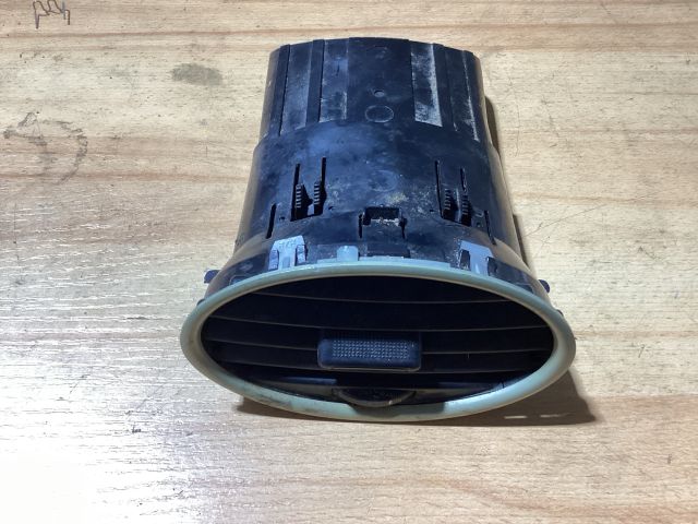 bontott FORD FOCUS II Jobb Szellőző