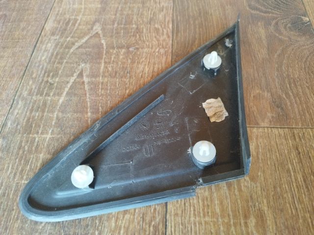 bontott FORD FOCUS II Jobb Visszapillantó Tükör Előtti Burkolat