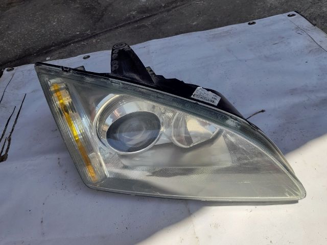 bontott FORD FOCUS II Jobb Xenon Fényszóró