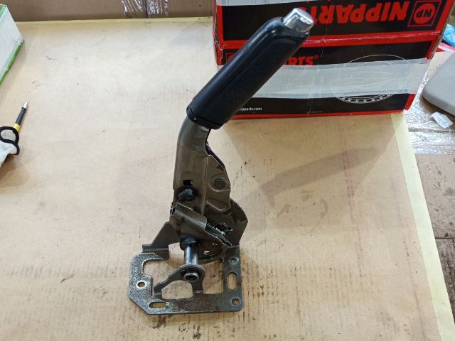 bontott FORD FOCUS II Kézifék Kar