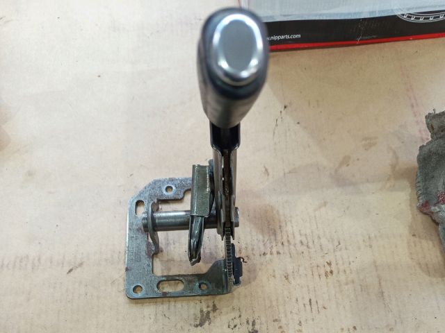 bontott FORD FOCUS II Kézifék Kar