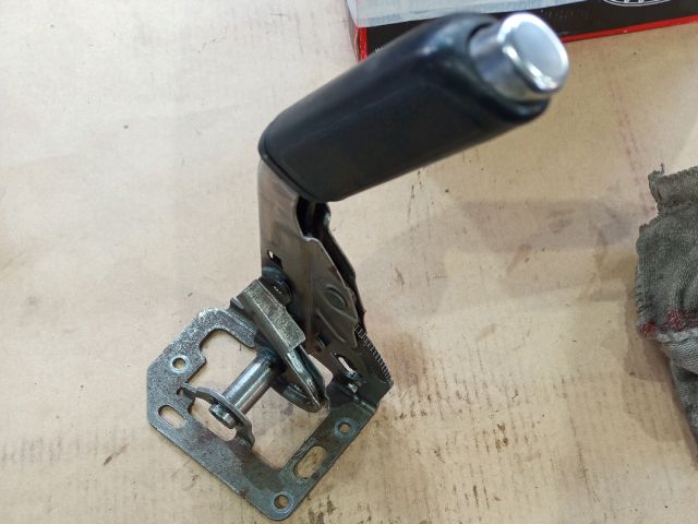 bontott FORD FOCUS II Kézifék Kar