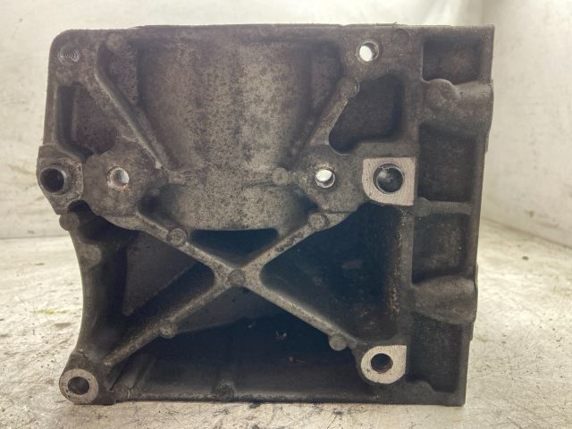 bontott FORD FOCUS II Klíma Tartó Bak