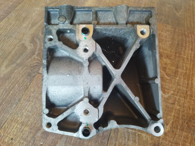 bontott FORD FOCUS II Klímakompresszor Tartó Bak