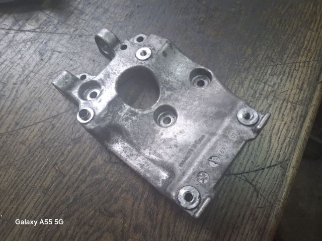 bontott FORD FOCUS II Klímakompresszor Tartó Bak