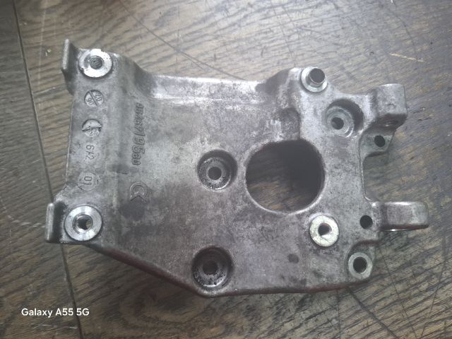 bontott FORD FOCUS II Klímakompresszor Tartó Bak